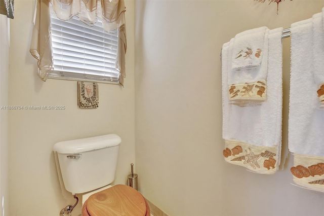 19151 N Hibiscus St, Weston, FL 33332