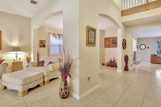 19151 N Hibiscus St, Weston, FL 33332