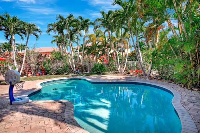 19151 N Hibiscus St, Weston, FL 33332