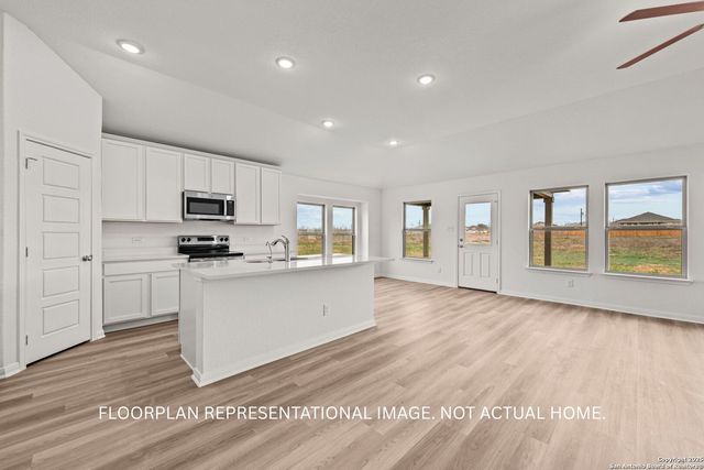 1009 Eagle Crossing, Seguin, TX 78155