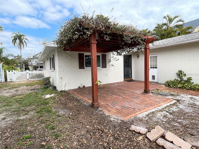 126 18TH AVENUE NE, St Petersburg, FL 33704