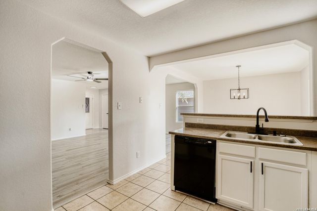 312 Passerina, Selma, TX 78154