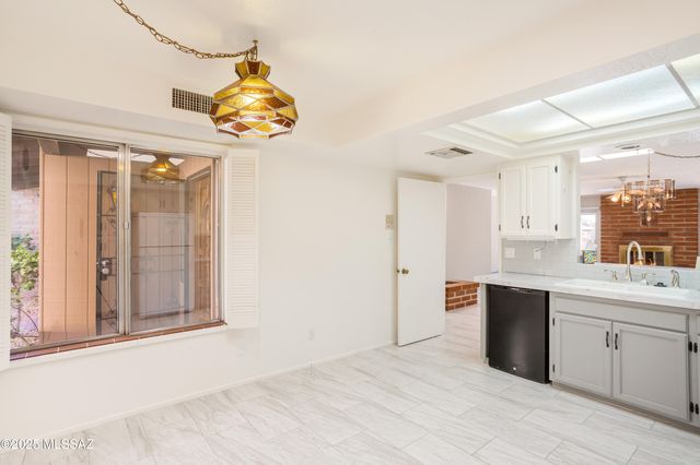 8456 N Via Tioga, Tucson, AZ 85704