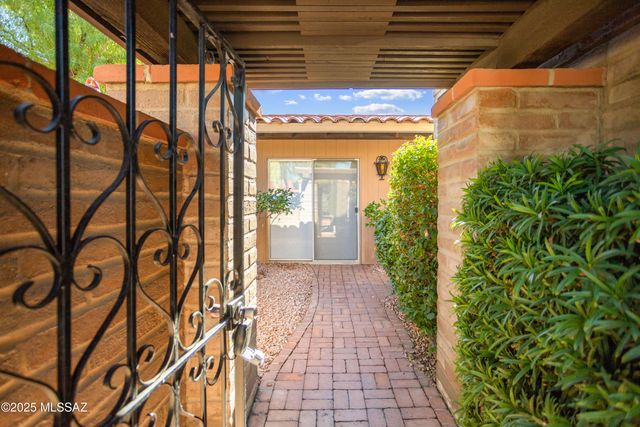 8456 N Via Tioga, Tucson, AZ 85704