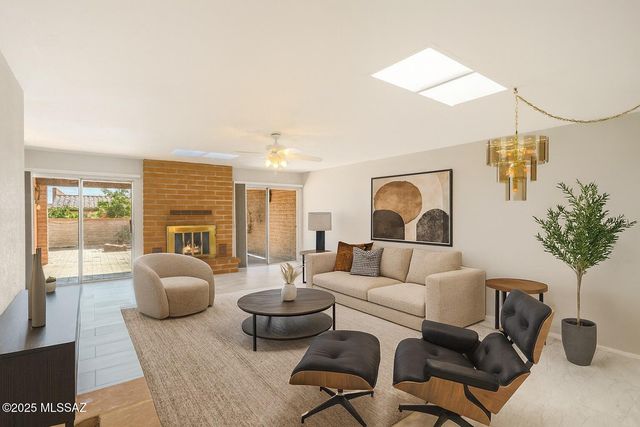 8456 N Via Tioga, Tucson, AZ 85704