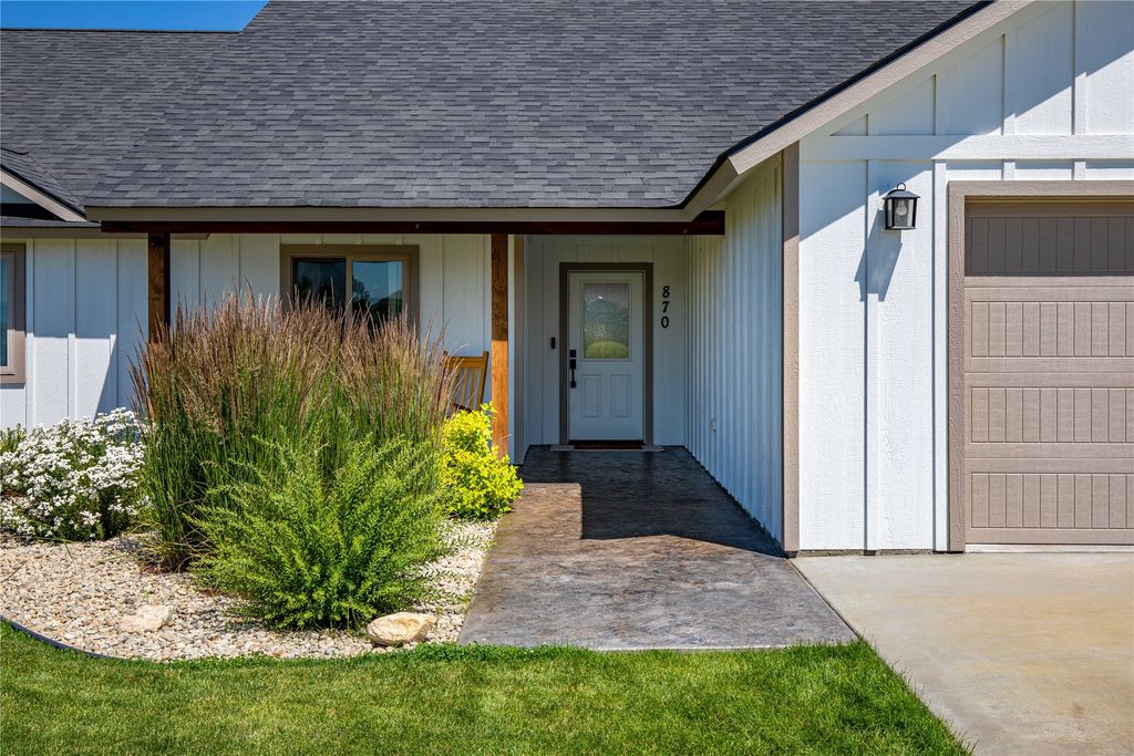 Image 3 of property listing at 870 Chieftain Court, Stevensville, MT 59870