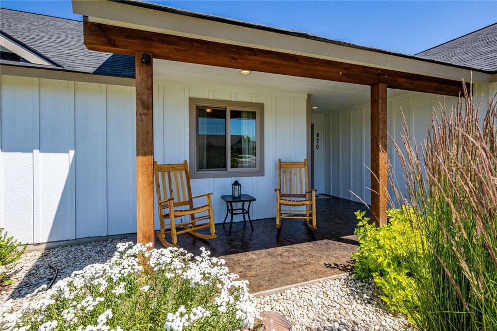 Image 4 of property listing at 870 Chieftain Court, Stevensville, MT 59870