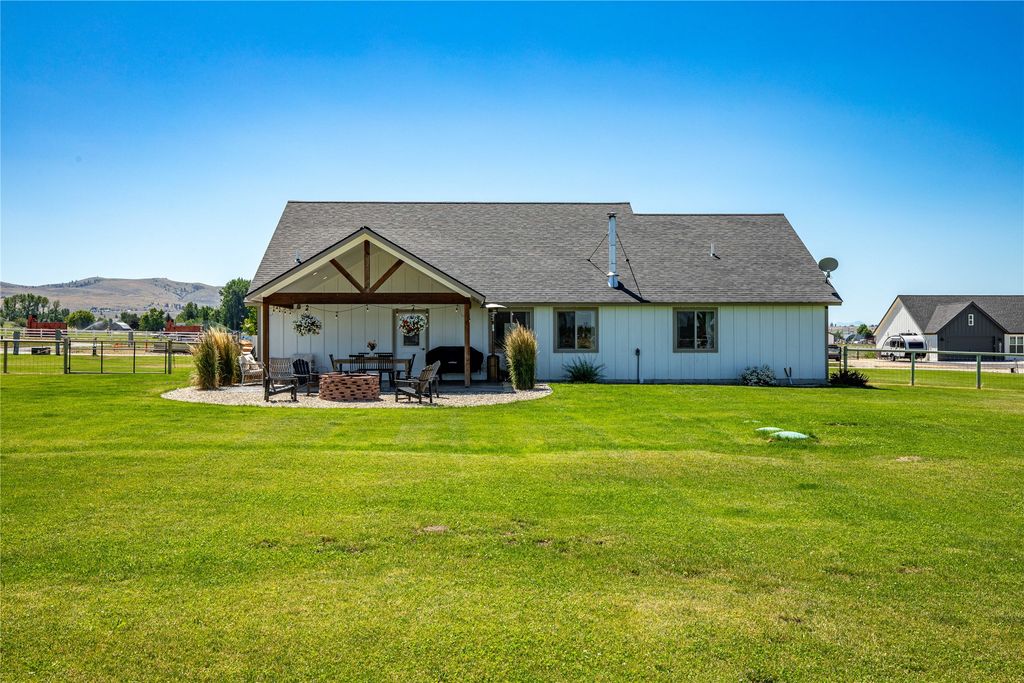 Image 40 of property listing at 870 Chieftain Court, Stevensville, MT 59870