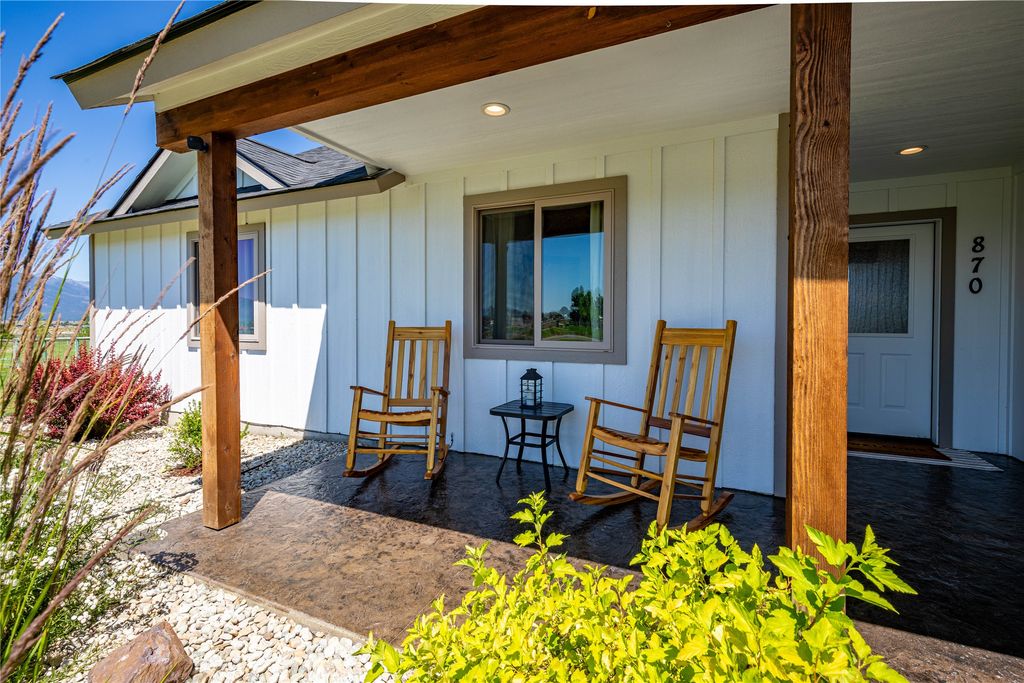 Image 5 of property listing at 870 Chieftain Court, Stevensville, MT 59870