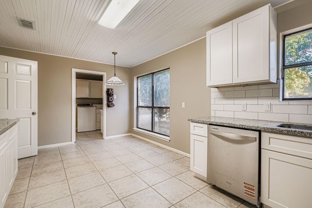 101 Pebble Springs Lane, Cleveland, TX 77327