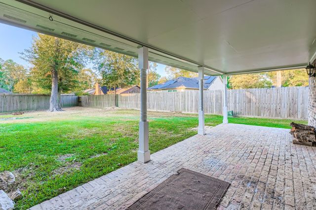 101 Pebble Springs Lane, Cleveland, TX 77327