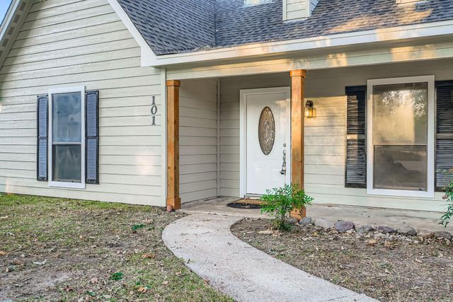 101 Pebble Springs Lane, Cleveland, TX 77327