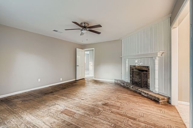 101 Pebble Springs Lane, Cleveland, TX 77327