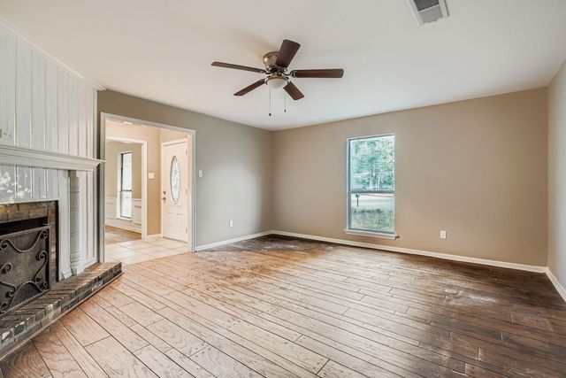 101 Pebble Springs Lane, Cleveland, TX 77327