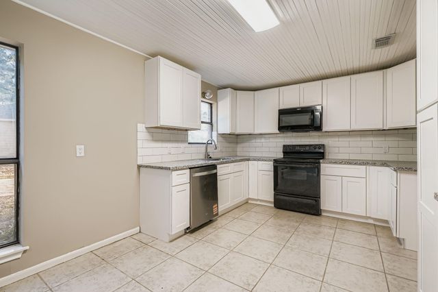 101 Pebble Springs Lane, Cleveland, TX 77327