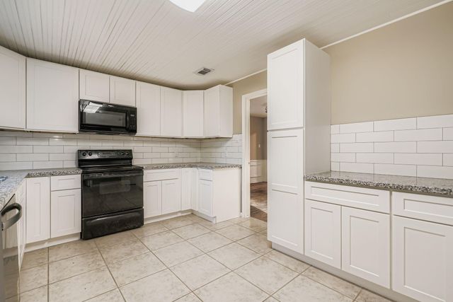 101 Pebble Springs Lane, Cleveland, TX 77327