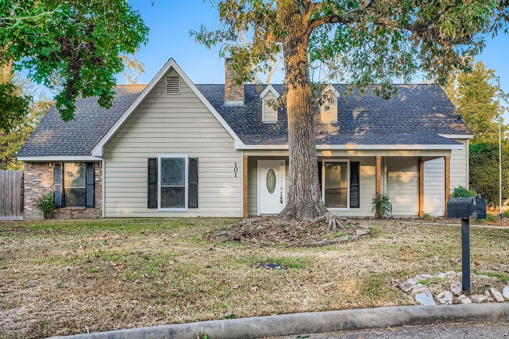 101 Pebble Springs Lane, Cleveland, TX 77327