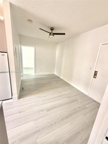 1043 NW 2nd St 16, Miami, FL 33128