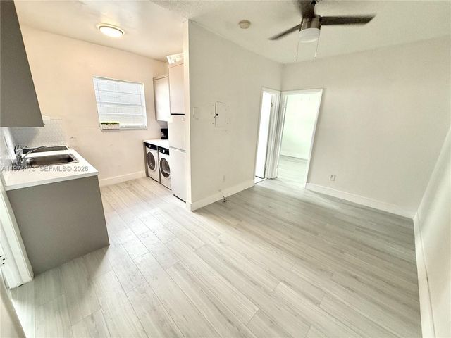 1043 NW 2nd St 16, Miami, FL 33128