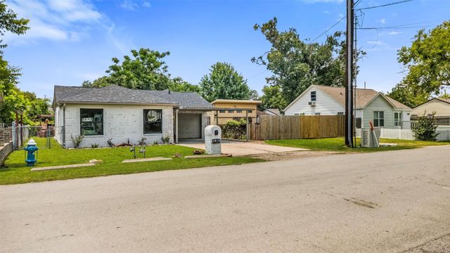 1913 Thonig Road, Houston, TX 77055