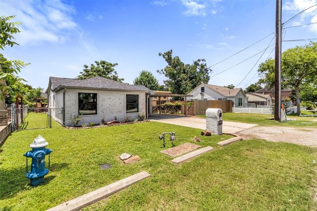 1913 Thonig Road, Houston, TX 77055