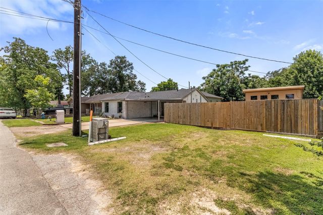 1913 Thonig Road, Houston, TX 77055