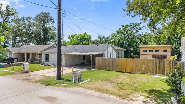 1913 Thonig Road, Houston, TX 77055