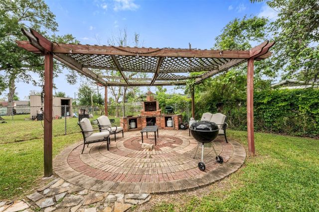 1913 Thonig Road, Houston, TX 77055