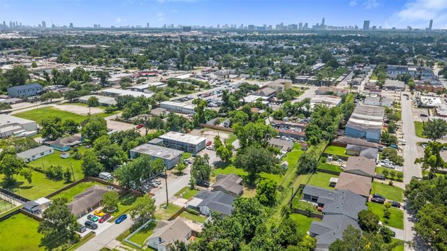 1913 Thonig Road, Houston, TX 77055