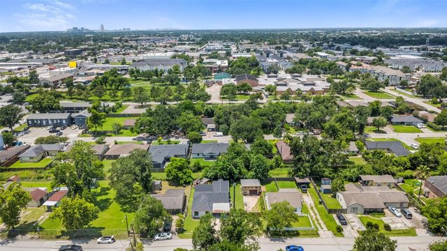 1913 Thonig Road, Houston, TX 77055