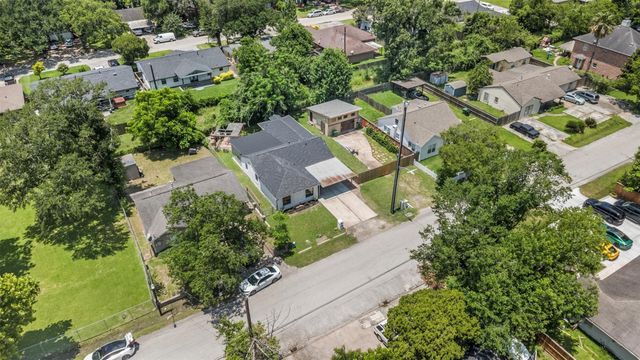 1913 Thonig Road, Houston, TX 77055