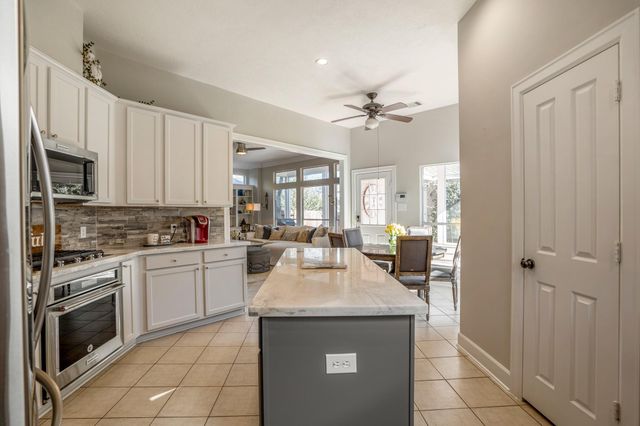 143 Hansom Trail, The Woodlands, TX 77382