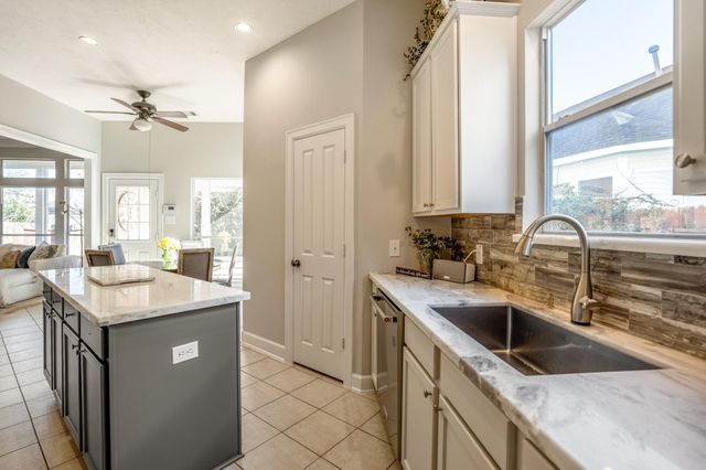 143 Hansom Trail, The Woodlands, TX 77382