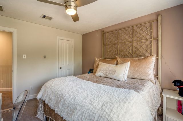 143 Hansom Trail, The Woodlands, TX 77382