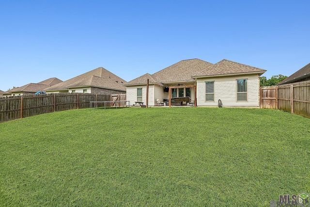 11343 Oak Run Dr, Geismar, LA 70734