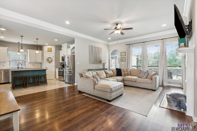 11343 Oak Run Dr, Geismar, LA 70734
