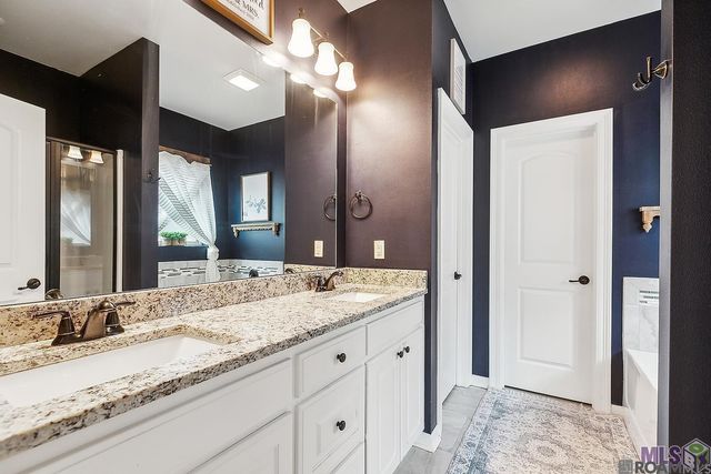 11343 Oak Run Dr, Geismar, LA 70734
