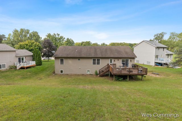 469 Country Meadows Drive NE, Comstock Park, MI 49321