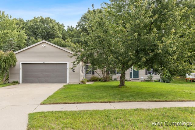 469 Country Meadows Drive NE, Comstock Park, MI 49321