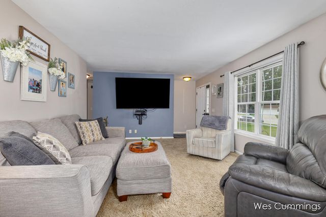 469 Country Meadows Drive NE, Comstock Park, MI 49321