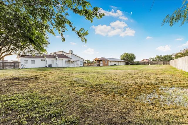 2125 Riata Dr, Corpus Christi, TX 78418