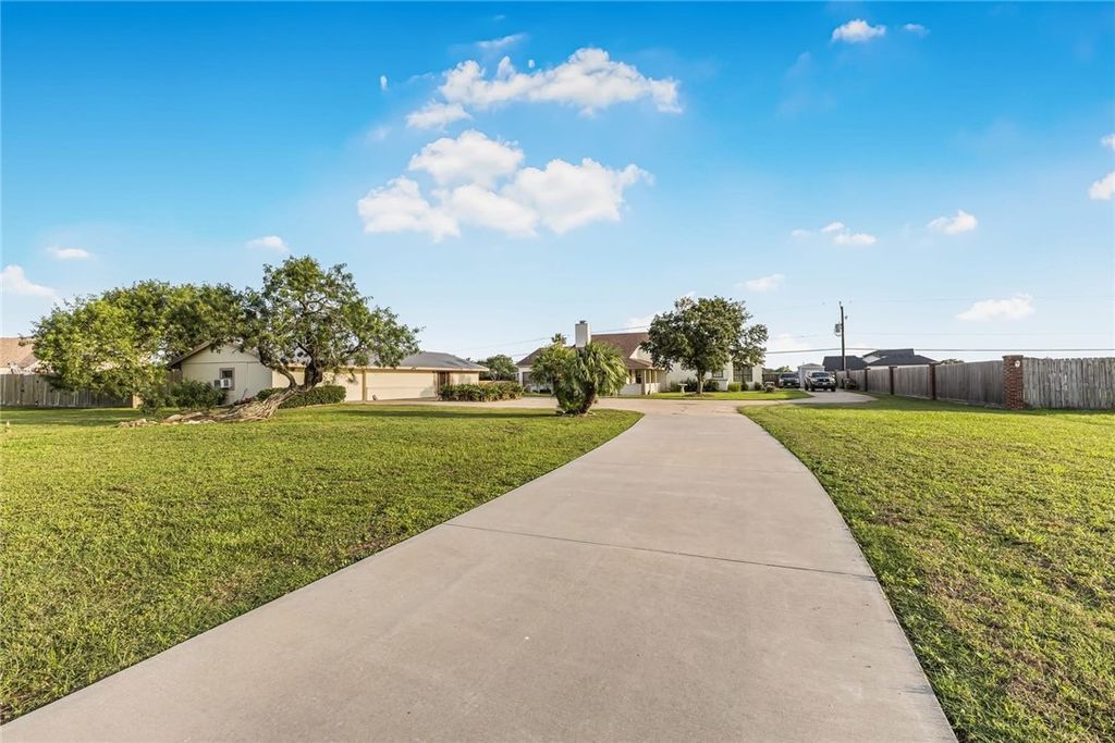 2125 Riata Dr, Corpus Christi, TX 78418