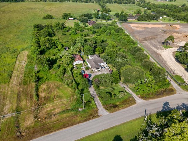 5152 Mustang Road, Alvin, TX 77511
