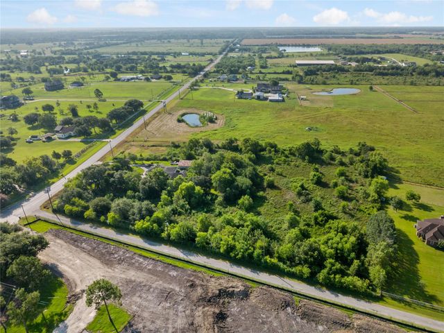 5152 Mustang Road, Alvin, TX 77511