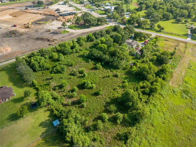 5152 Mustang Road, Alvin, TX 77511