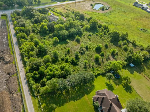 5152 Mustang Road, Alvin, TX 77511