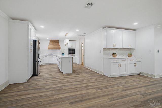 6661 Fernwood Dr, Milton, FL 32570