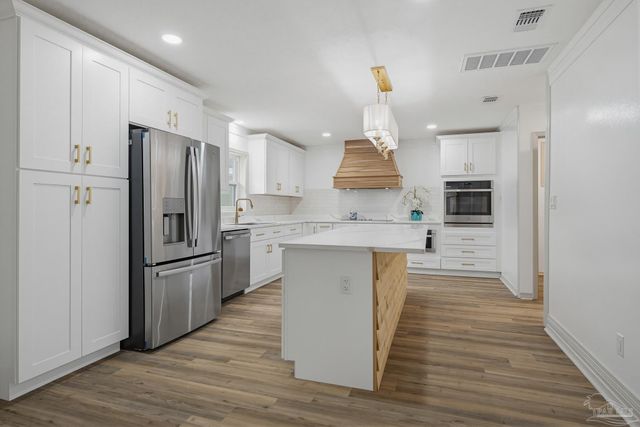 6661 Fernwood Dr, Milton, FL 32570