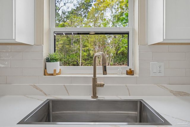 6661 Fernwood Dr, Milton, FL 32570