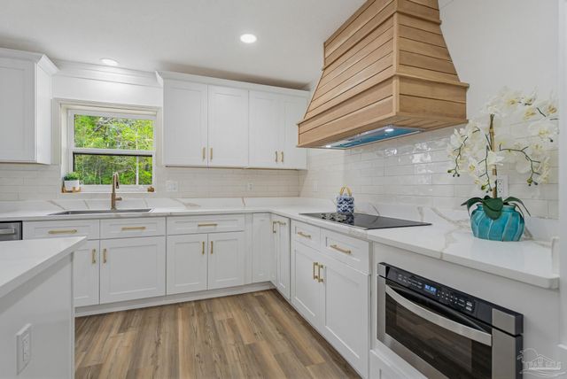 6661 Fernwood Dr, Milton, FL 32570